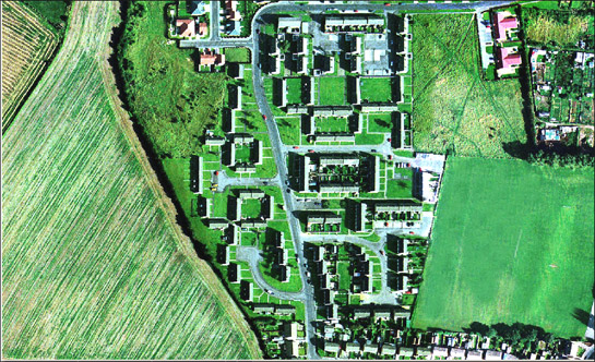 Figure 3: ‘Radburn’ style estate planning (seen here at New Edlington) sought to maximise separation of vehicles and pedestrians.