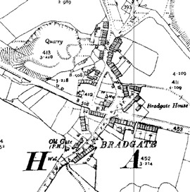 Figure 5 (middle): By the 1890s, the settlement had been enlarged by further row housing along the edges of existing roads and also along a newly built east - west road