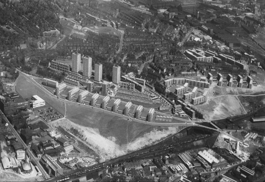  Figure 3: The Woodside Estate was created by total clearance of a large area of terraced and back to back housing and the creation of an entirely new landscape and plan form separated from the industrial area in the foreground by open space. 