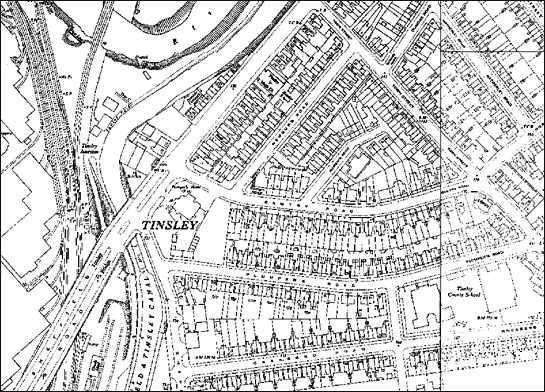 Text Box: Figure 3: Above – 1950s mapping shows an area of terraced housing on the site of the later Tinsley Viaduct.  Below – This 1967 aerial shot of the exact same area shows the severance caused by the massive southern roundabout of the viaduct. 